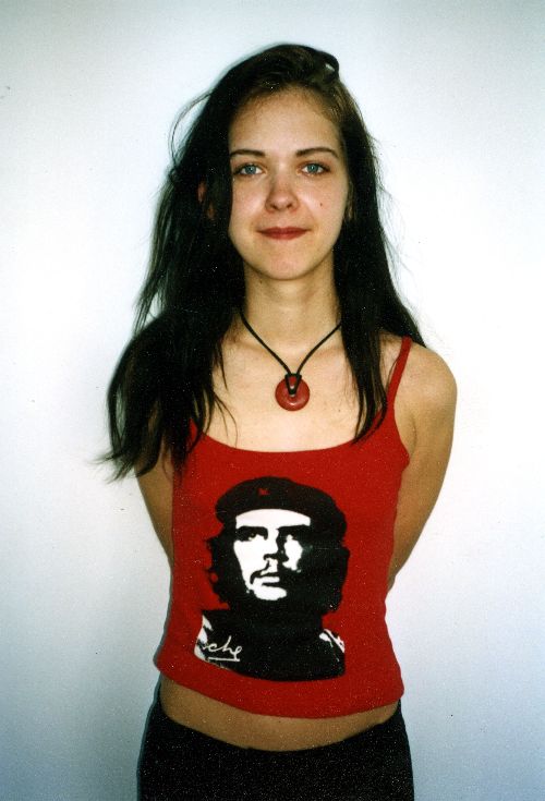 /dateien/pr41052,1250693550,Women with T-shirt Che, photo by Ernst Volland